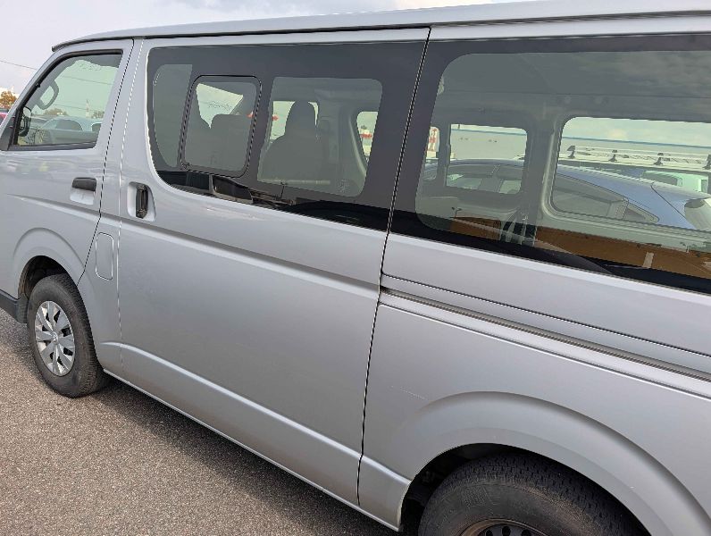  31210  TOYOTA HIACE  2017  