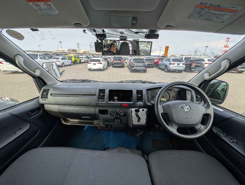  31210  TOYOTA HIACE  2017  