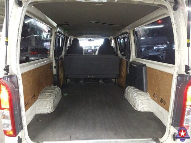  31211  TOYOTA HIACE  2017  