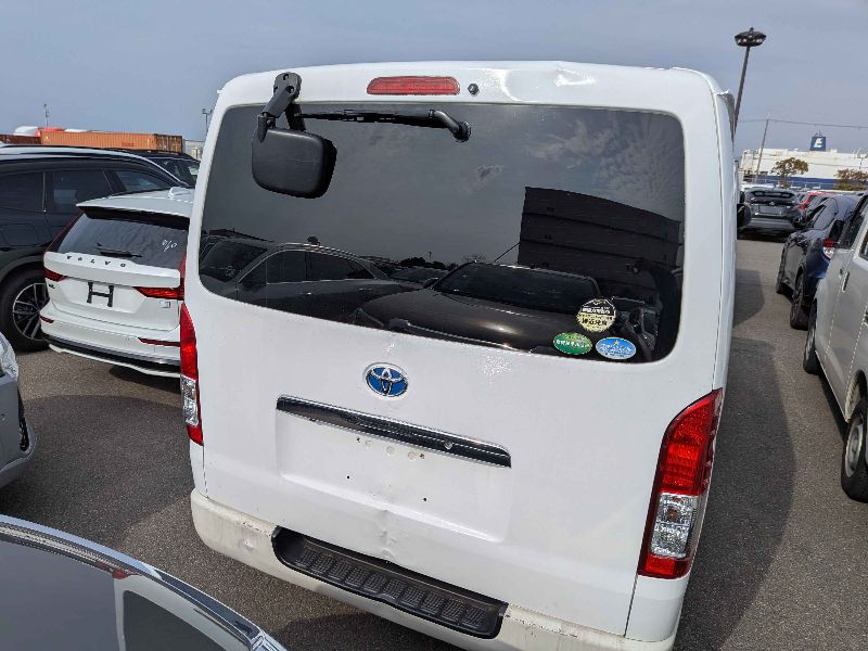 31211  TOYOTA HIACE  2017  