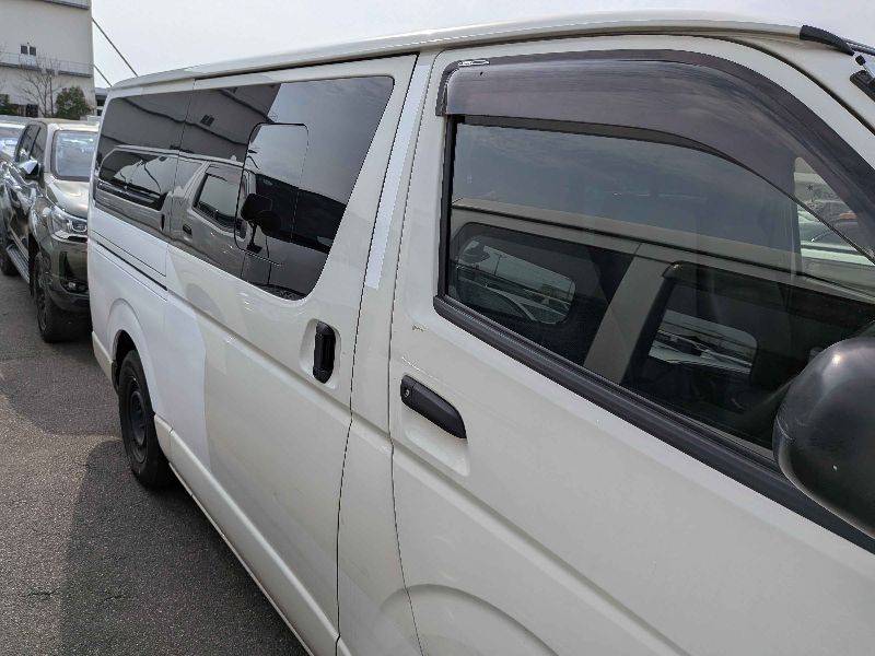  31211  TOYOTA HIACE  2017  