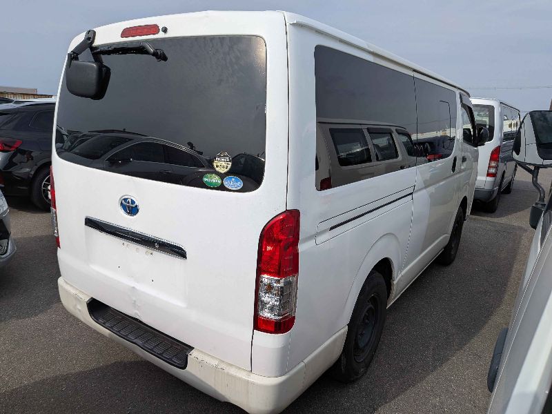  31211  TOYOTA HIACE  2017  