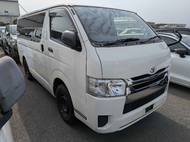  31211  TOYOTA HIACE  2017 