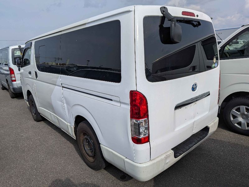  31211  TOYOTA HIACE  2017  