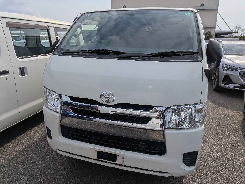  31211  TOYOTA HIACE  2017  