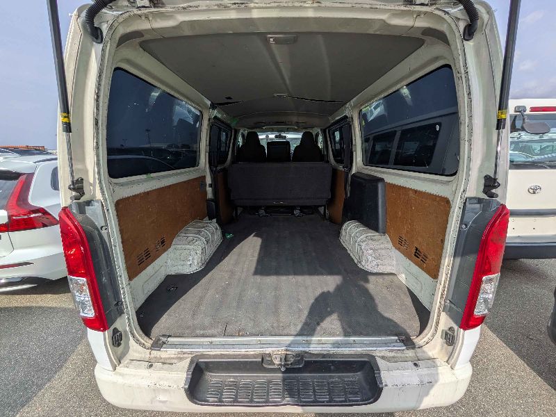  31211  TOYOTA HIACE  2017  