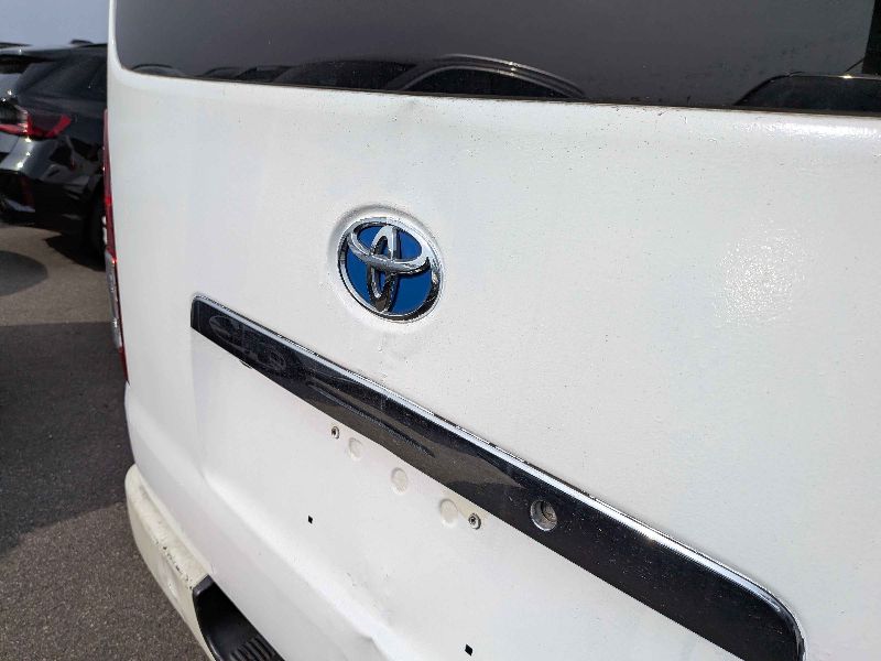  31211  TOYOTA HIACE  2017  