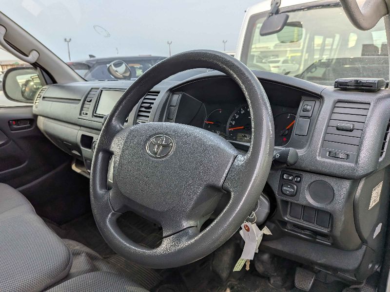  31211  TOYOTA HIACE  2017  