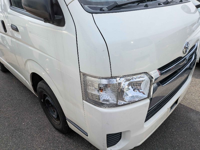  31211  TOYOTA HIACE  2017  