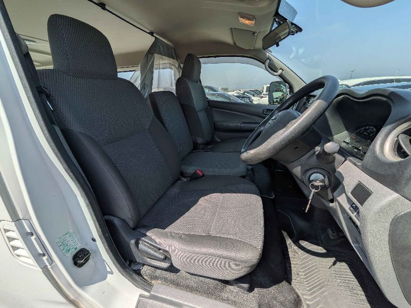  31212  NISSAN CARAVAN  2018  