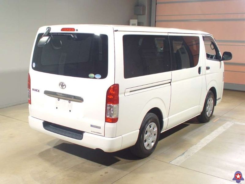  31213  TOYOTA HIACE  2016  