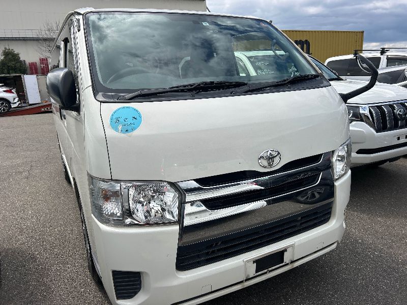  31213  TOYOTA HIACE  2016  