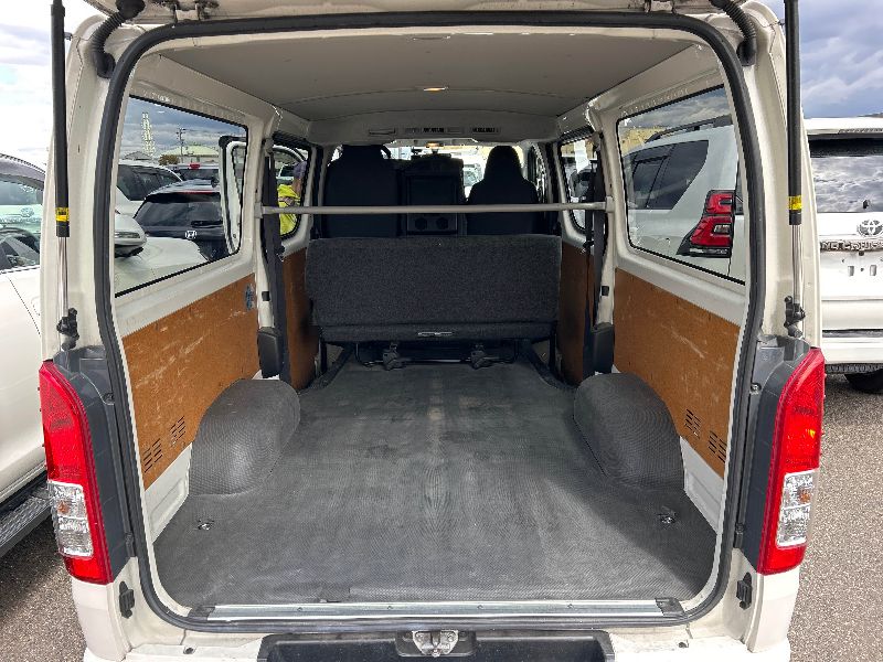  31213  TOYOTA HIACE  2016  