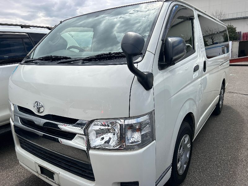  31213  TOYOTA HIACE  2016  