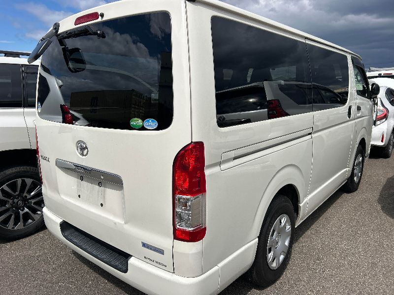  31213  TOYOTA HIACE  2016  