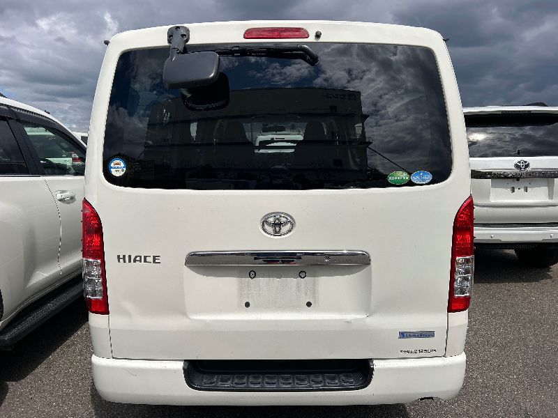  31213  TOYOTA HIACE  2016  