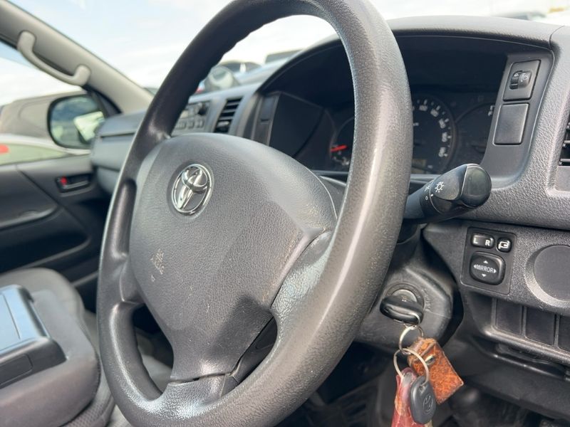  31213  TOYOTA HIACE  2016  