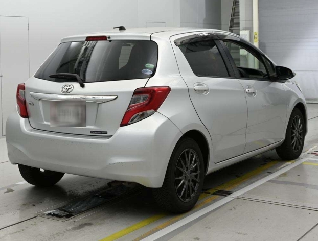  31221  TOYOTA VITZ  2017  