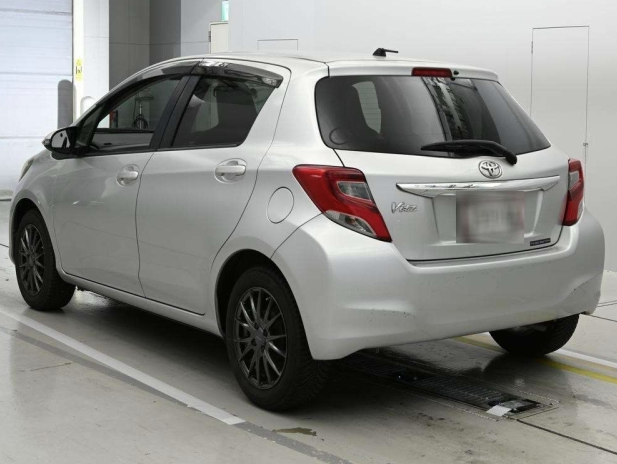  31221  TOYOTA VITZ  2017  