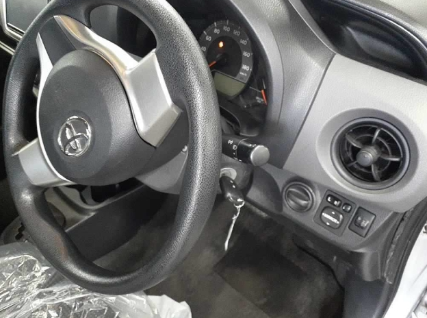  31221  TOYOTA VITZ  2017  