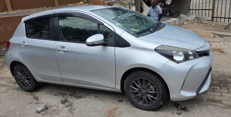  31221  TOYOTA VITZ  2017  