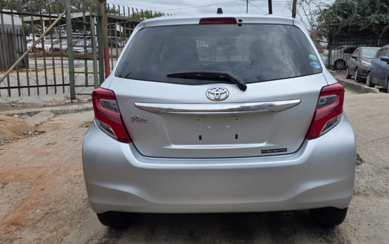  31221  TOYOTA VITZ  2017  