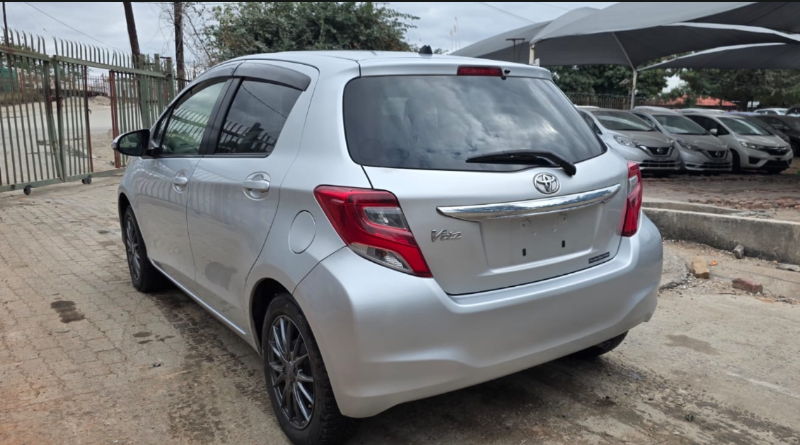  31221  TOYOTA VITZ  2017  