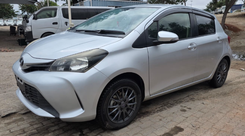  31221  TOYOTA VITZ  2017  