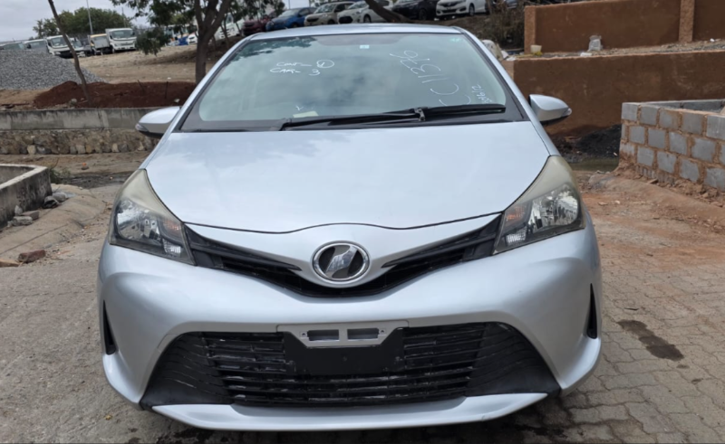  31221  TOYOTA VITZ  2017  
