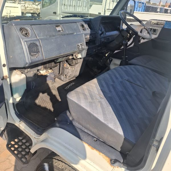  31223  TOYOTA HIACE TRUCK  1991  