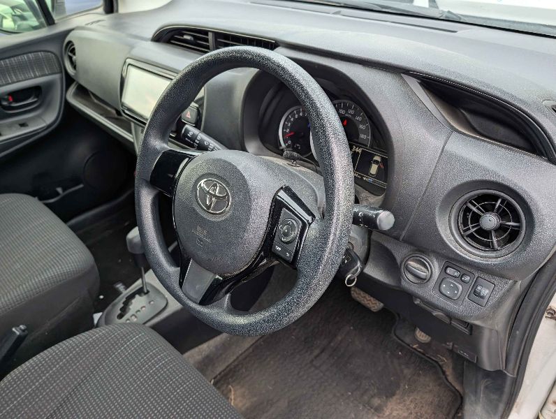 31246  TOYOTA VITZ  2017  