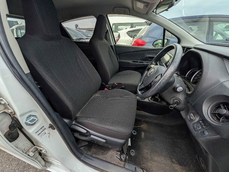  31246  TOYOTA VITZ  2017  