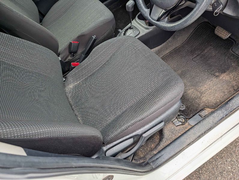  31246  TOYOTA VITZ  2017  