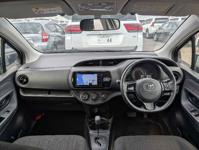  31246  TOYOTA VITZ  2017  