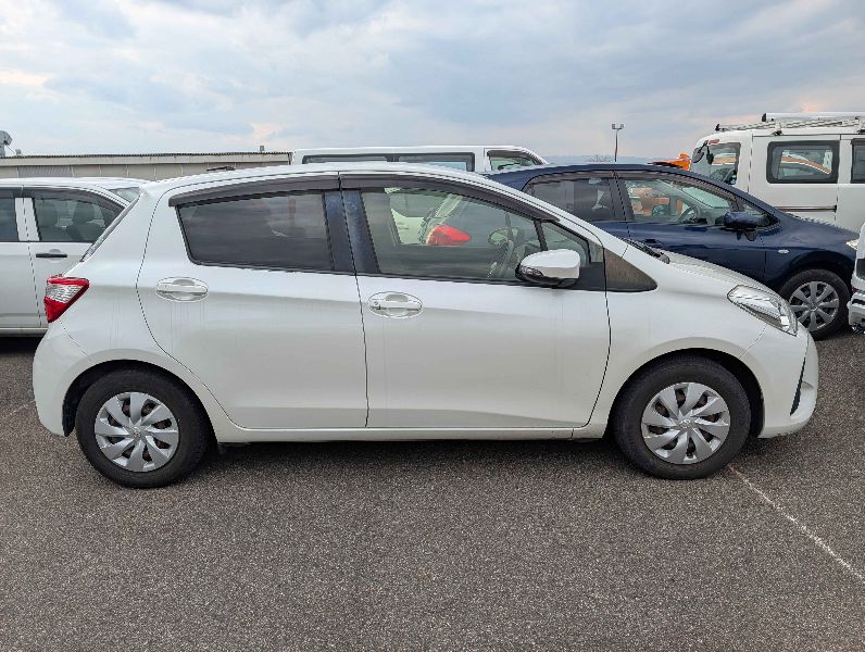  31246  TOYOTA VITZ  2017  