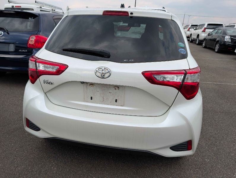  31246  TOYOTA VITZ  2017  