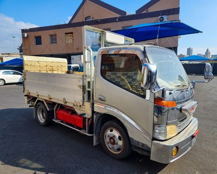  31274  TOYOTA DYNA  2000  