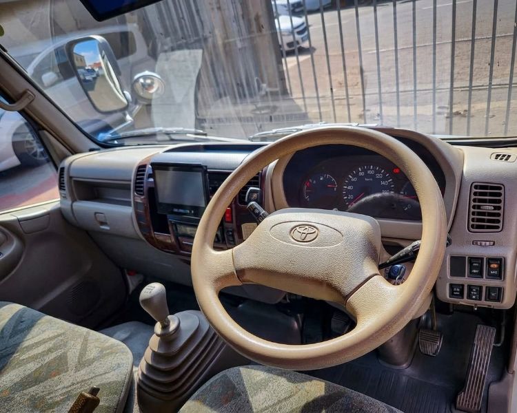  31274  TOYOTA DYNA  2000  