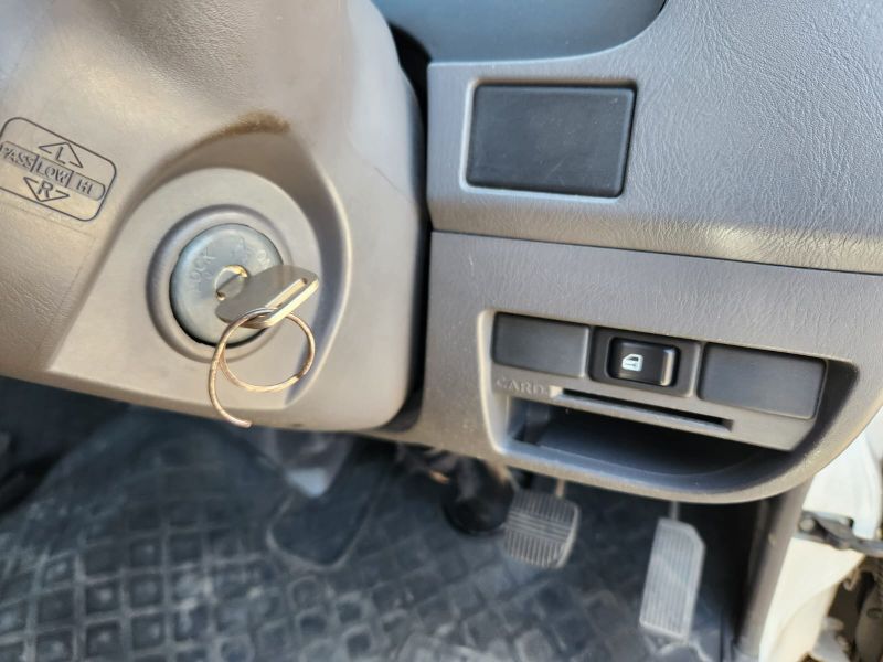  31282  NISSAN CARAVAN  2005  