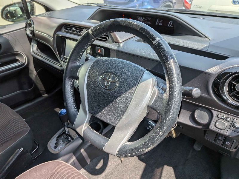  31287  TOYOTA AQUA  2017  