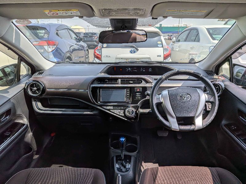  31287  TOYOTA AQUA  2017  