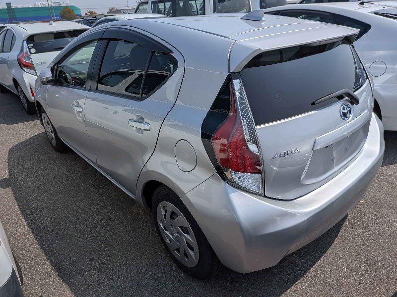  31287  TOYOTA AQUA  2017  