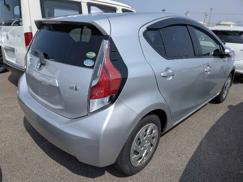  31287  TOYOTA AQUA  2017  