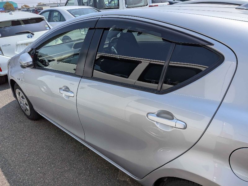  31287  TOYOTA AQUA  2017  