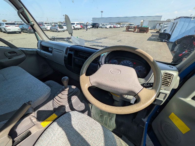 31289  HINO DUTRO  2002  