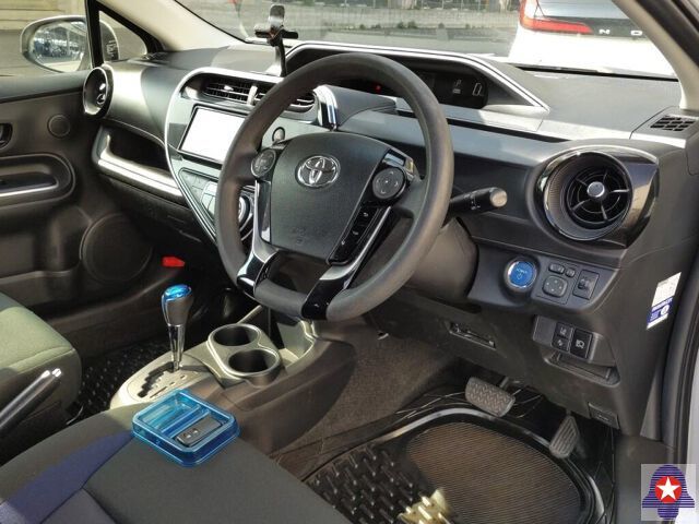 31290  TOYOTA AQUA  2017  