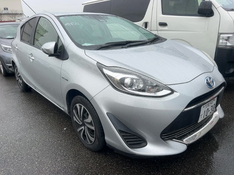  31290  TOYOTA AQUA  2017 