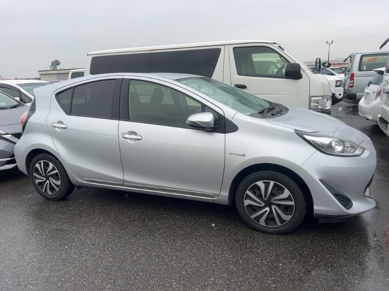  31290  TOYOTA AQUA  2017  