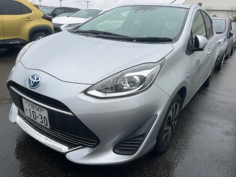  31290  TOYOTA AQUA  2017  