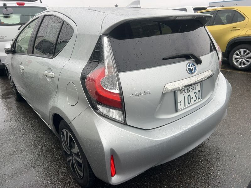  31290  TOYOTA AQUA  2017  